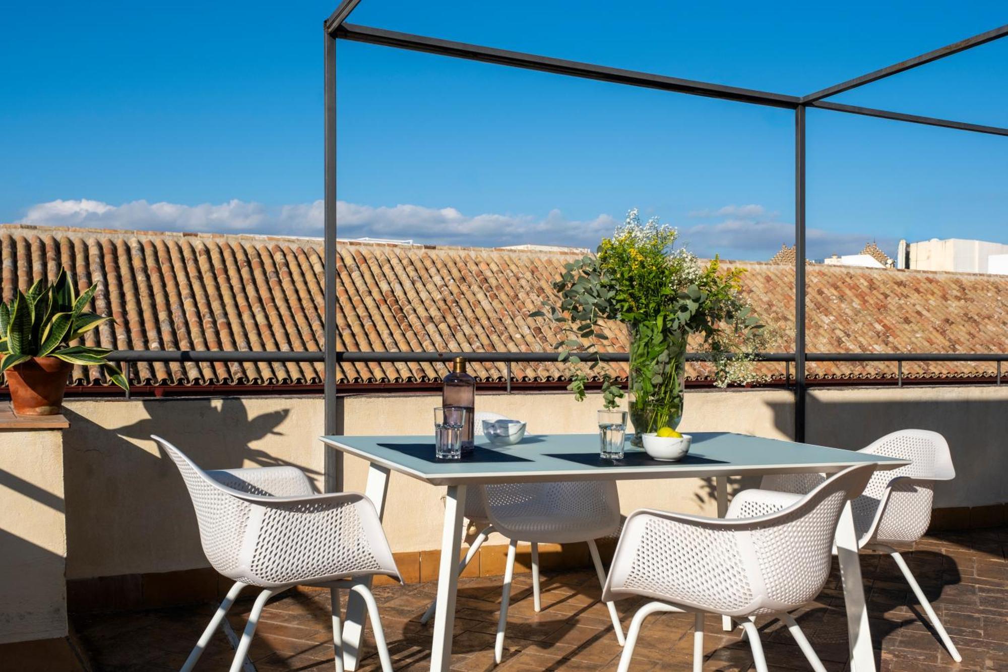 Апартаменты Misterhost Conde De Torrejon Севилья Экстерьер фото