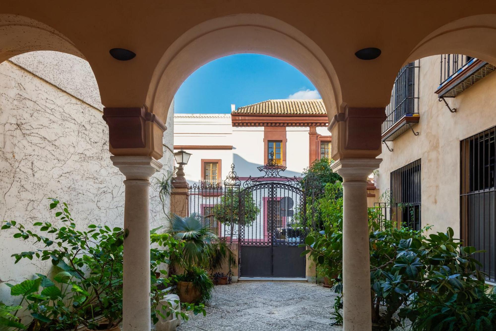 Апартаменты Misterhost Conde De Torrejon Севилья Экстерьер фото